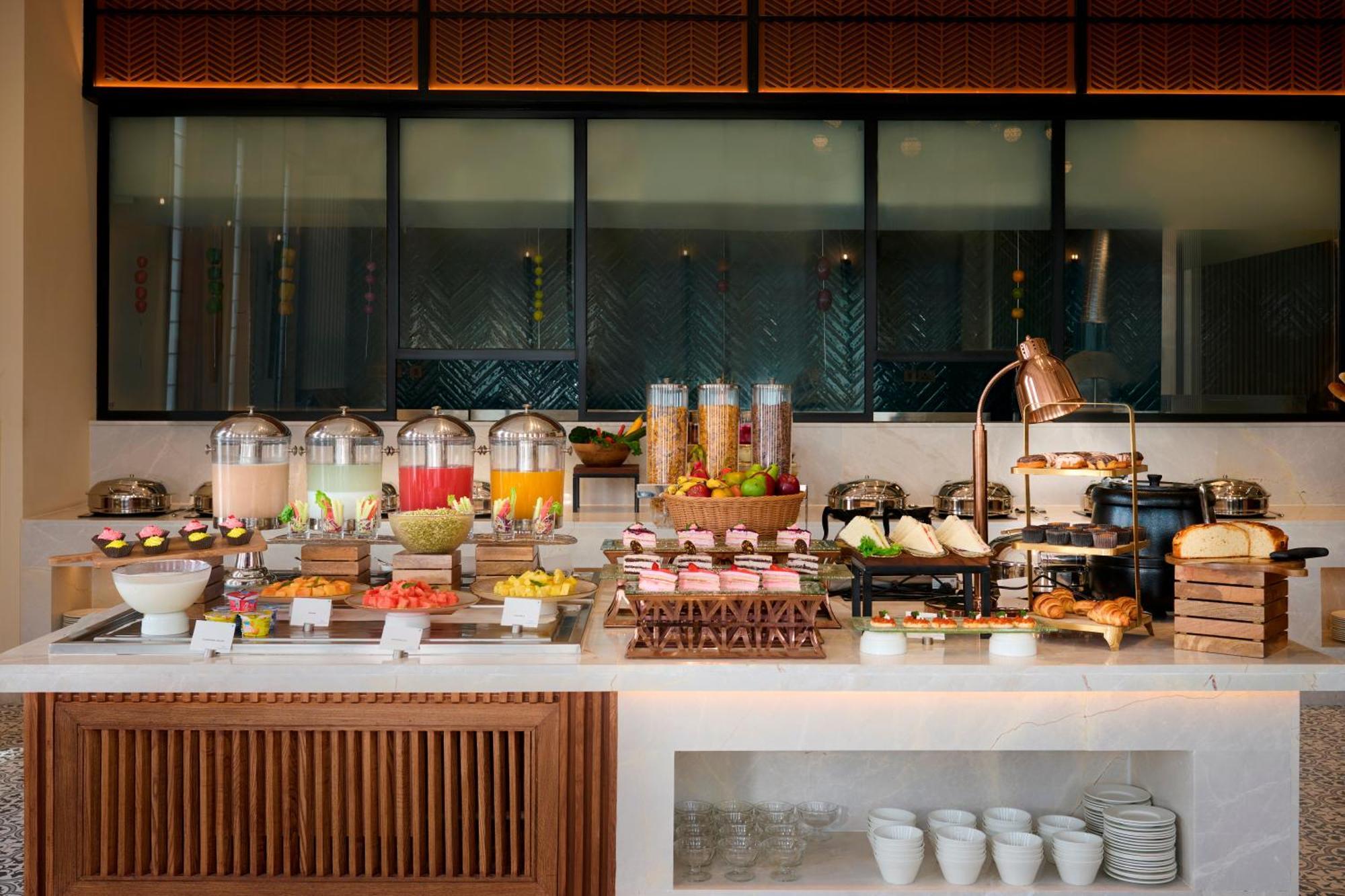 Iris Sarovar Portico グルガウン エクステリア 写真