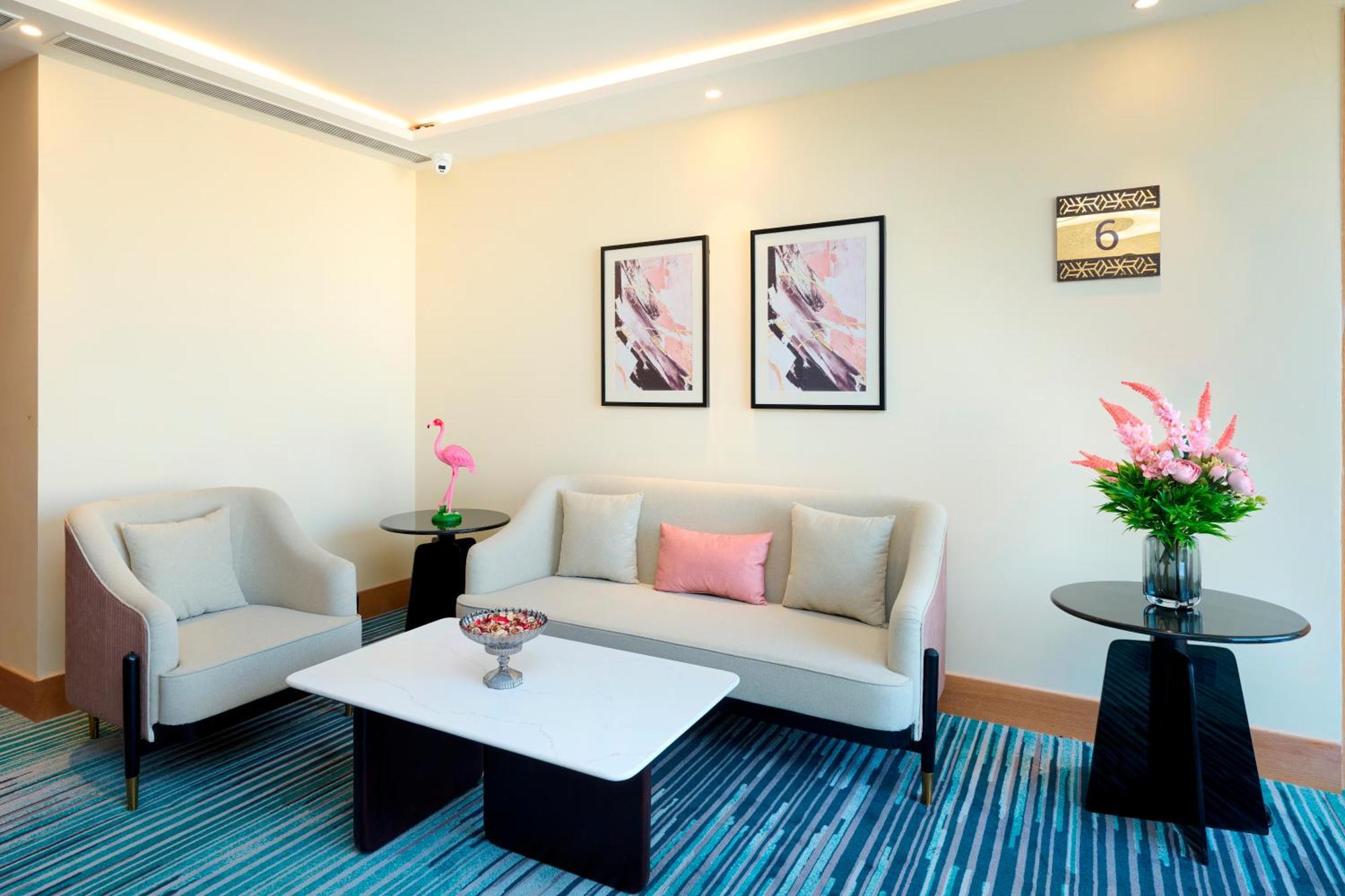 Iris Sarovar Portico グルガウン エクステリア 写真