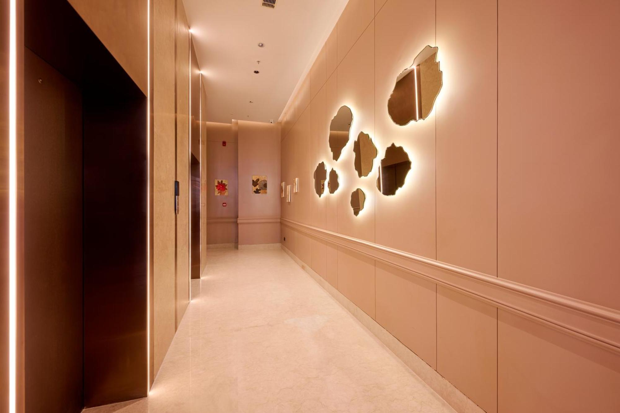 Iris Sarovar Portico グルガウン エクステリア 写真