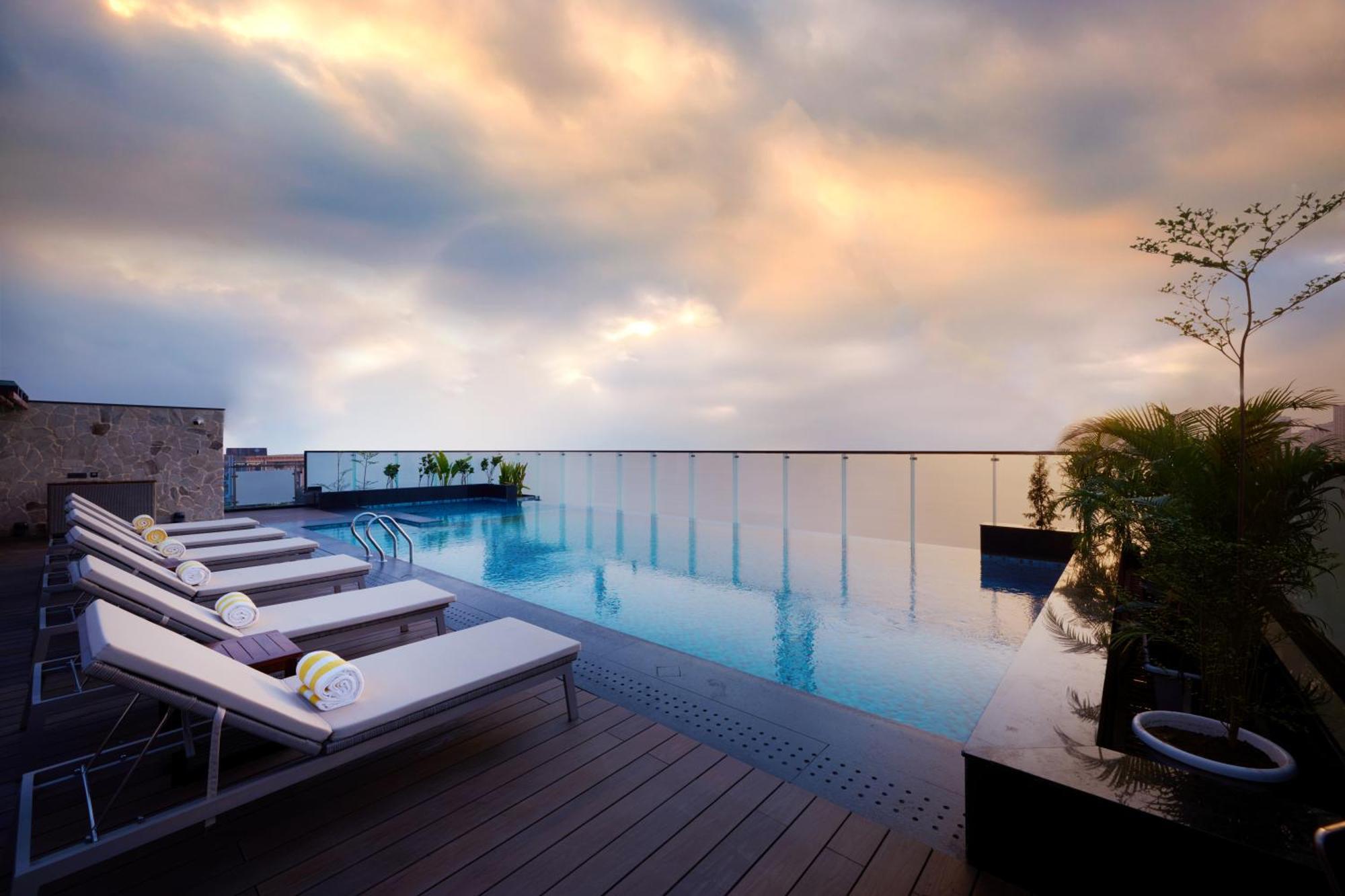 Iris Sarovar Portico グルガウン エクステリア 写真