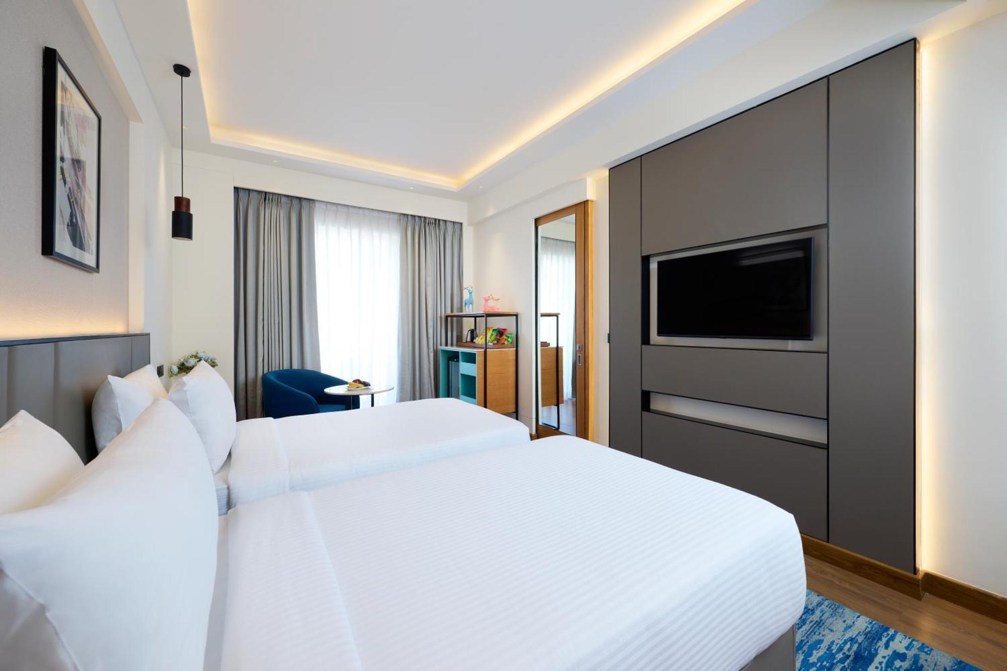 Iris Sarovar Portico グルガウン エクステリア 写真