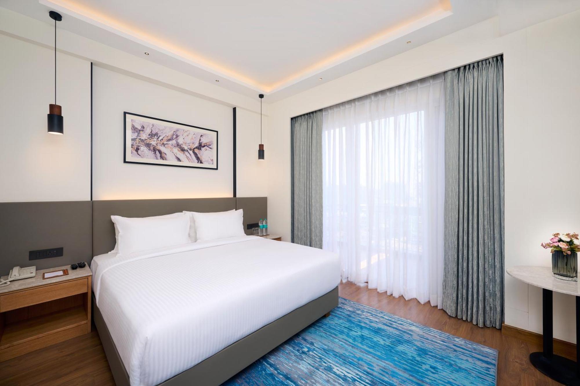 Iris Sarovar Portico グルガウン エクステリア 写真