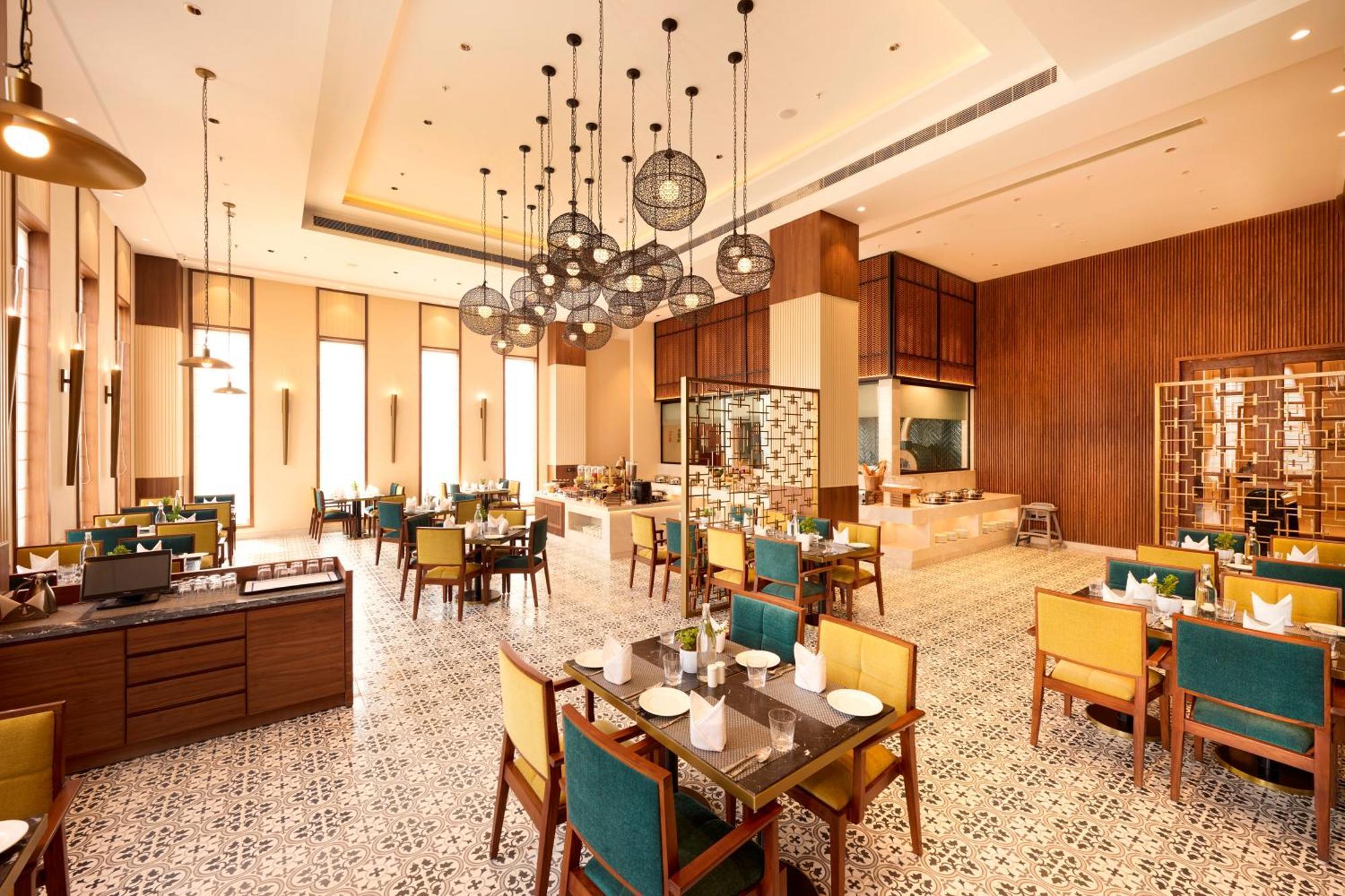 Iris Sarovar Portico グルガウン エクステリア 写真