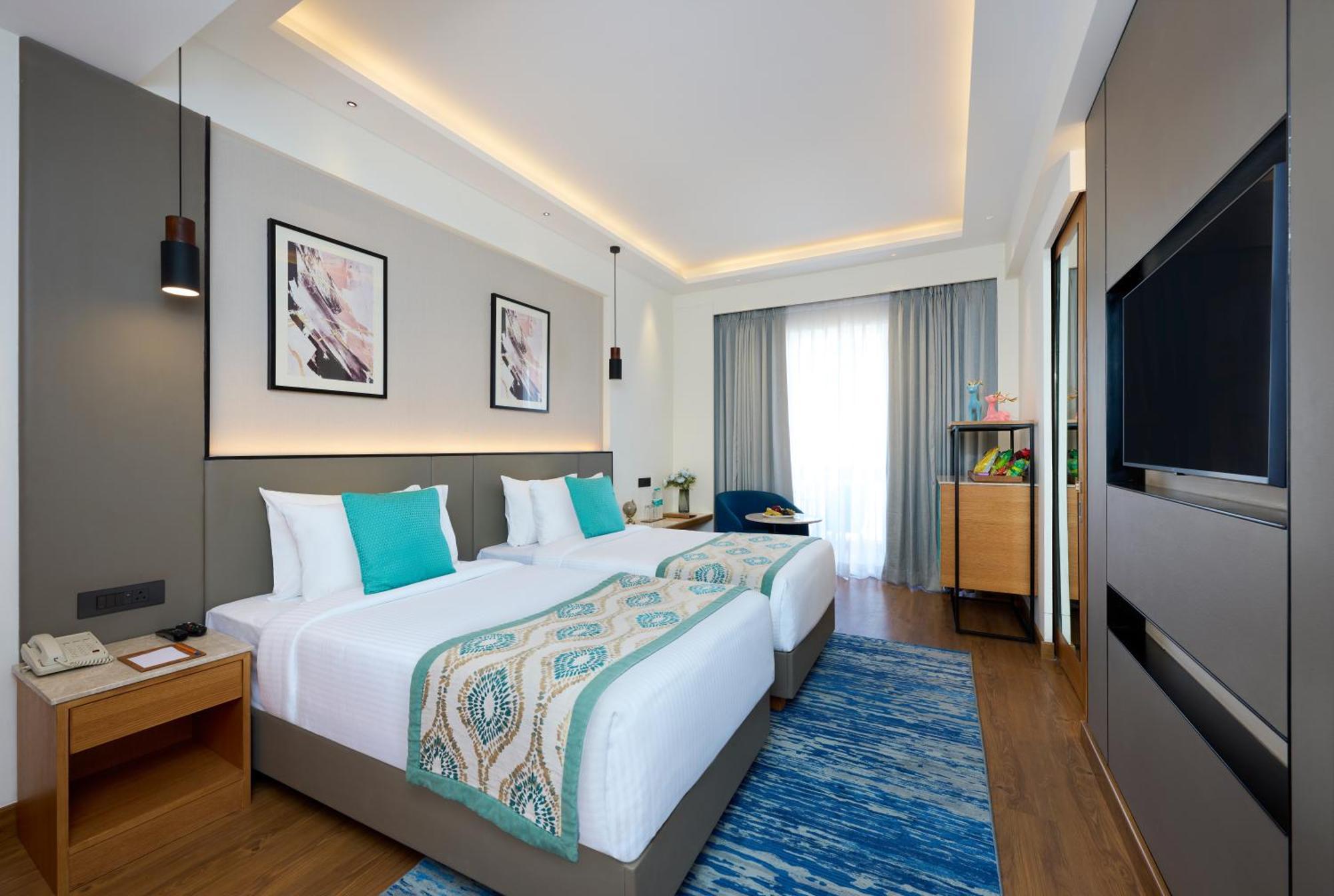 Iris Sarovar Portico グルガウン エクステリア 写真