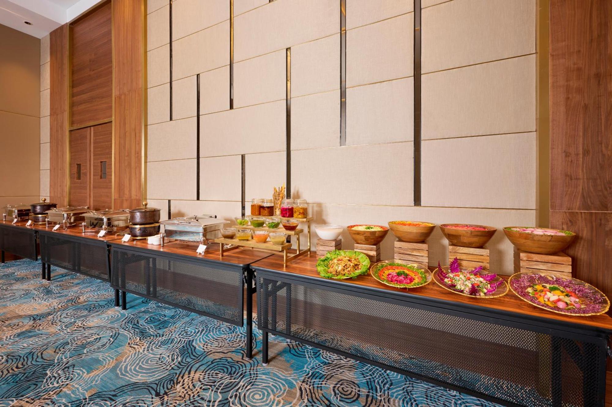 Iris Sarovar Portico グルガウン エクステリア 写真