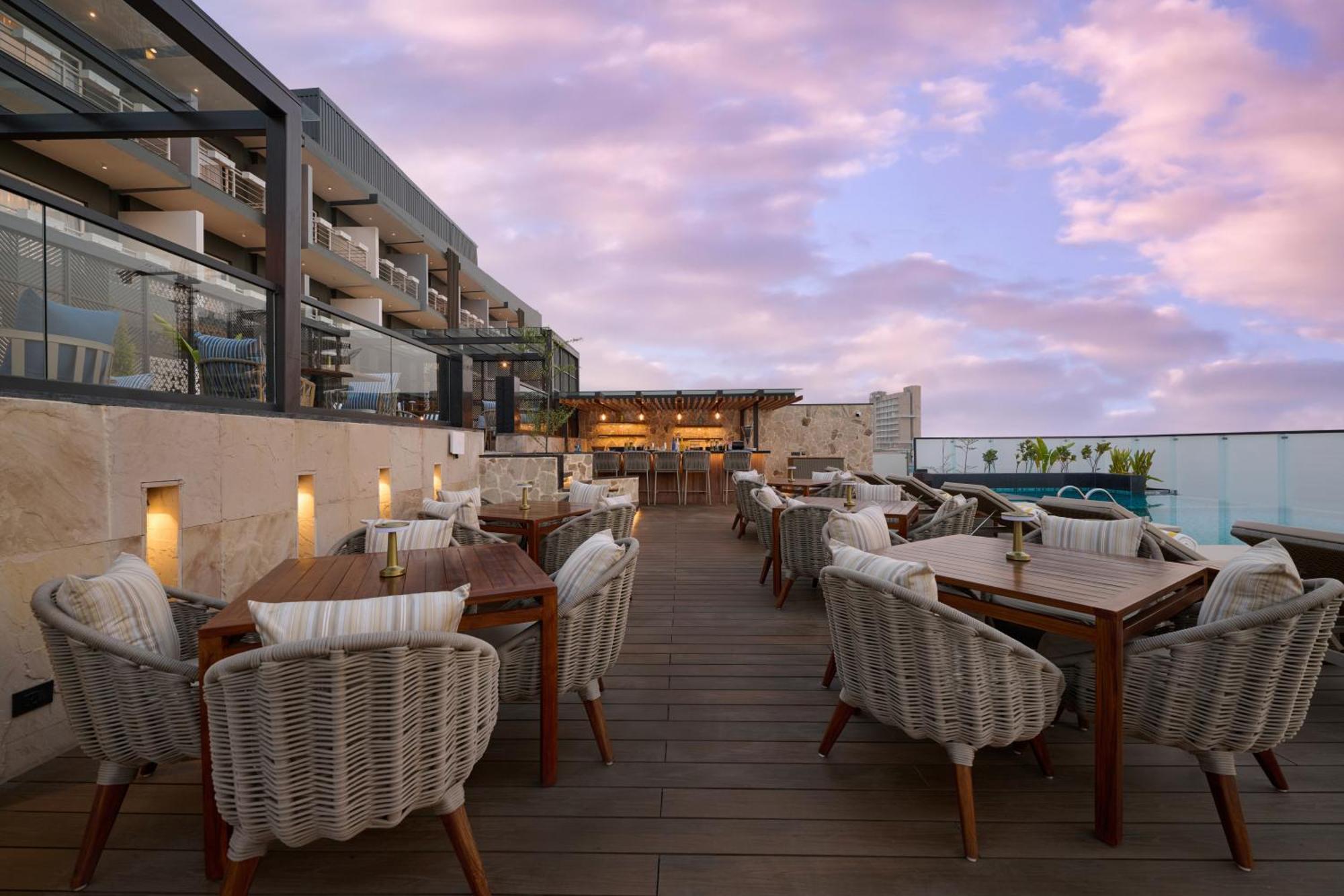 Iris Sarovar Portico グルガウン エクステリア 写真