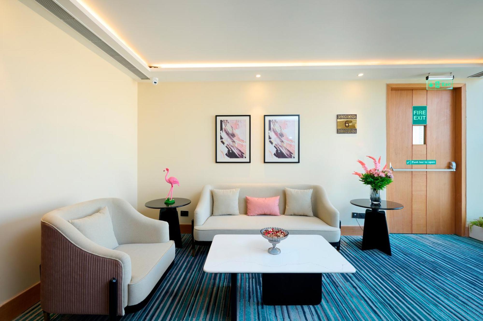 Iris Sarovar Portico グルガウン エクステリア 写真