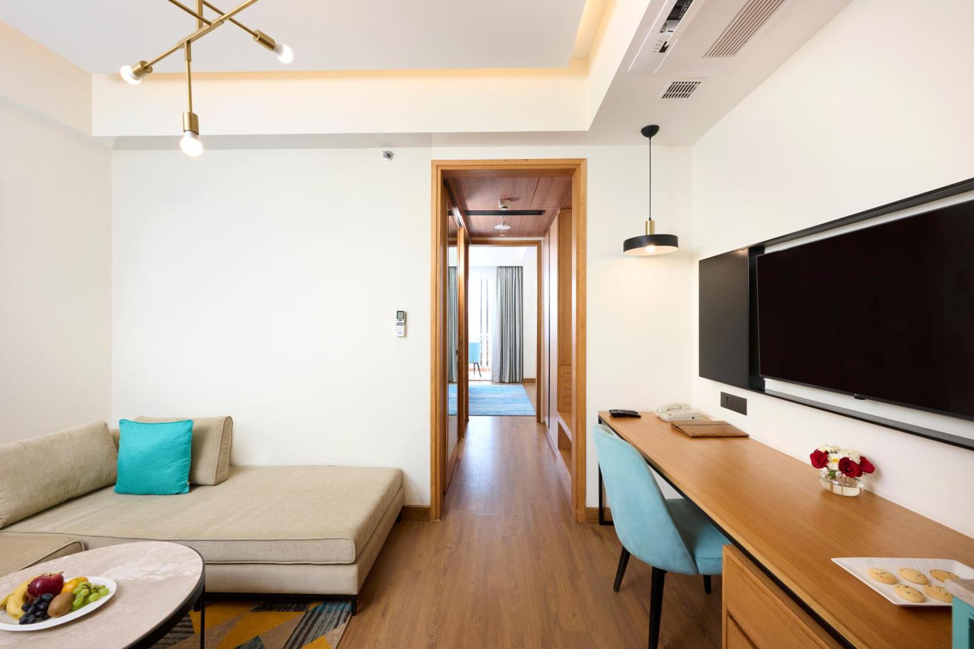 Iris Sarovar Portico グルガウン エクステリア 写真