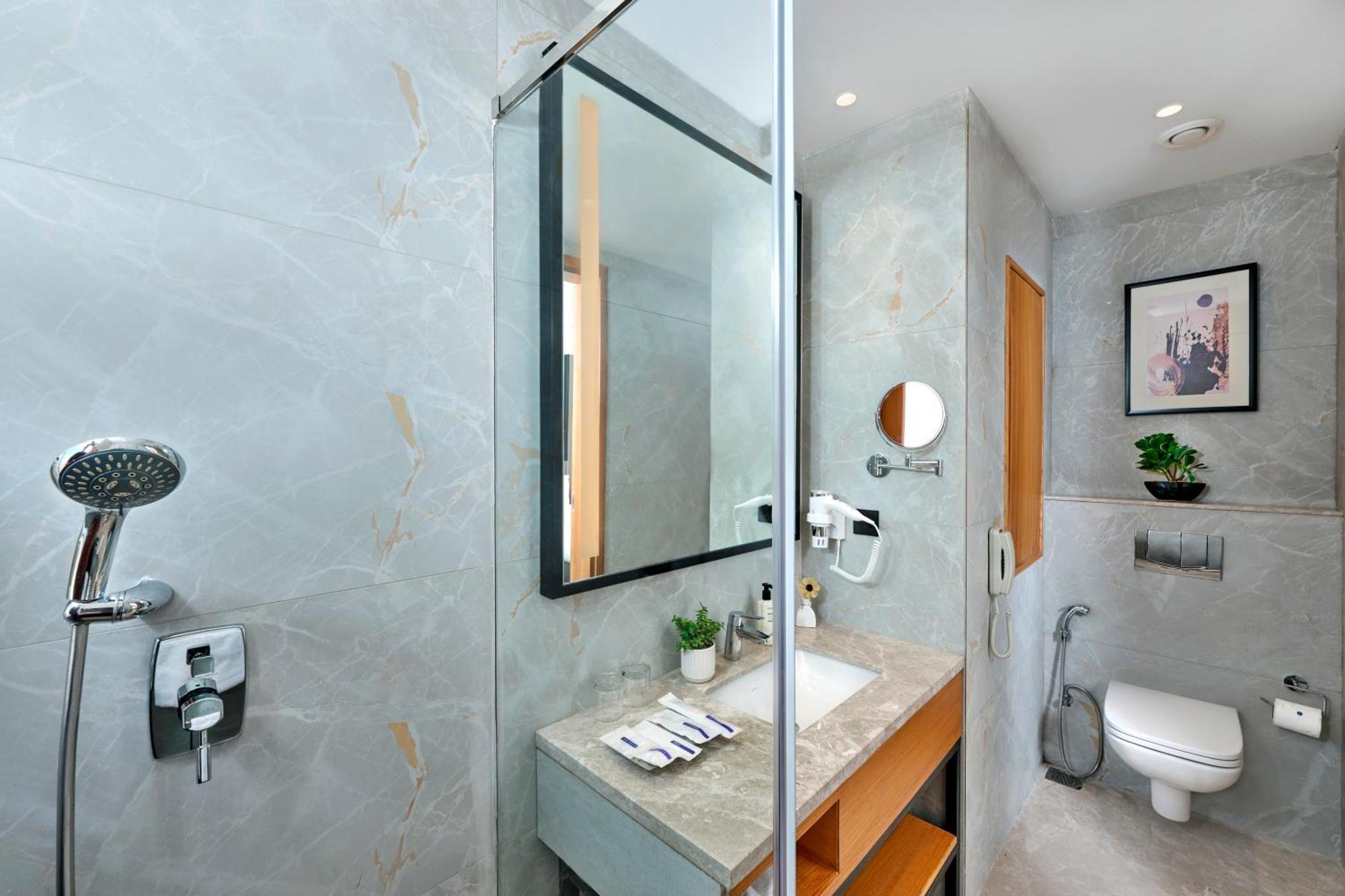 Iris Sarovar Portico グルガウン エクステリア 写真