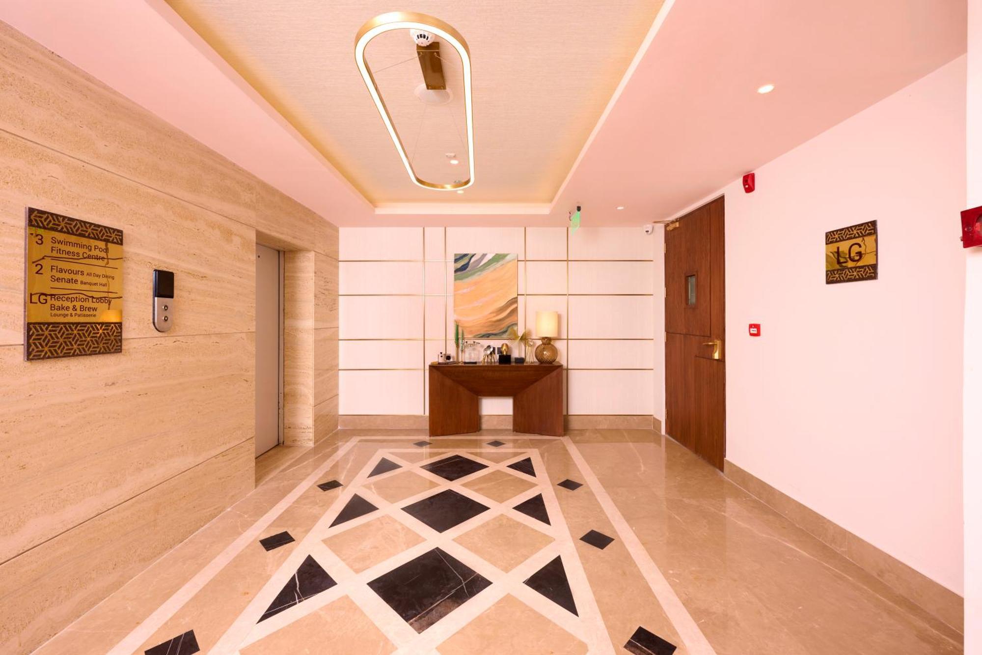Iris Sarovar Portico グルガウン エクステリア 写真