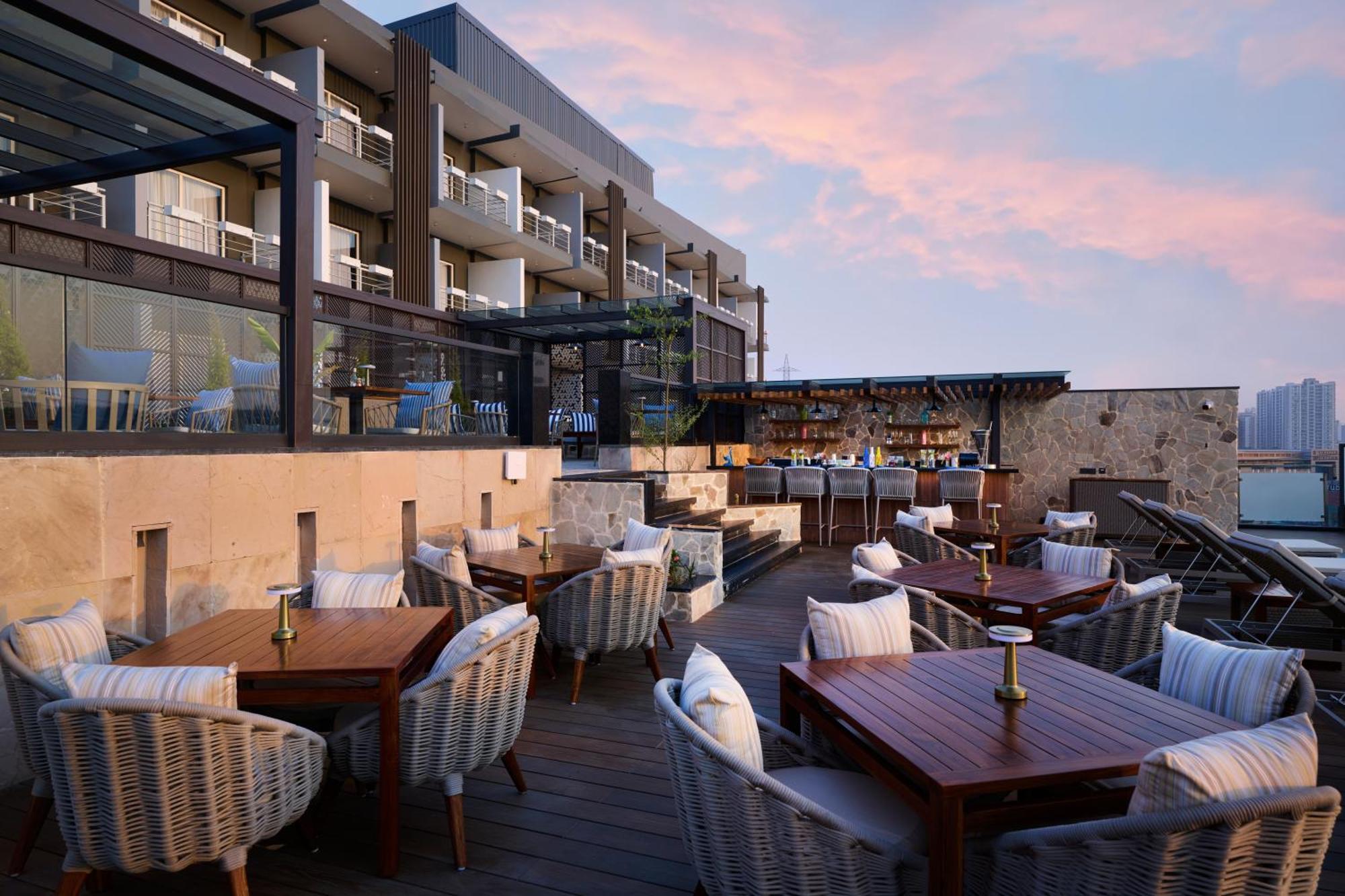Iris Sarovar Portico グルガウン エクステリア 写真