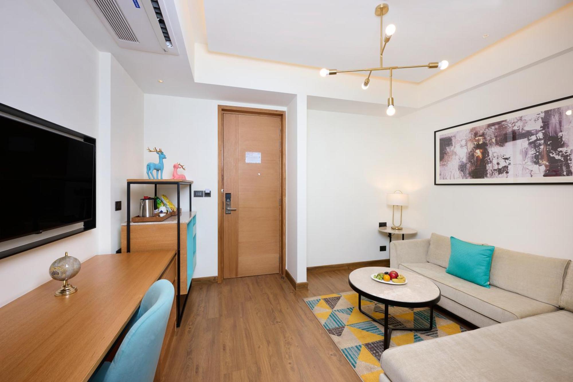 Iris Sarovar Portico グルガウン エクステリア 写真
