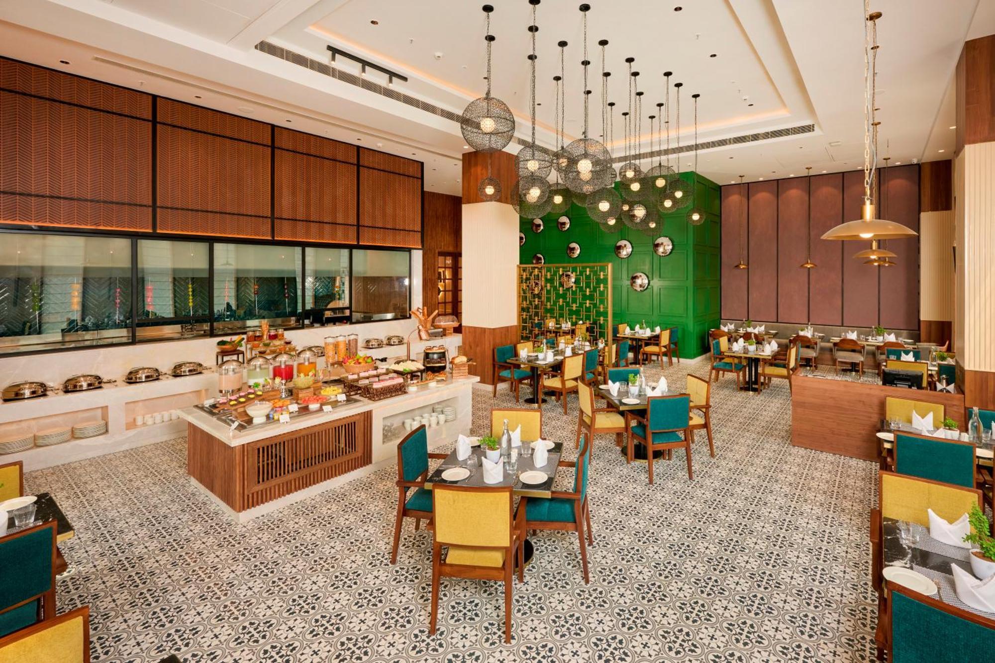 Iris Sarovar Portico グルガウン エクステリア 写真