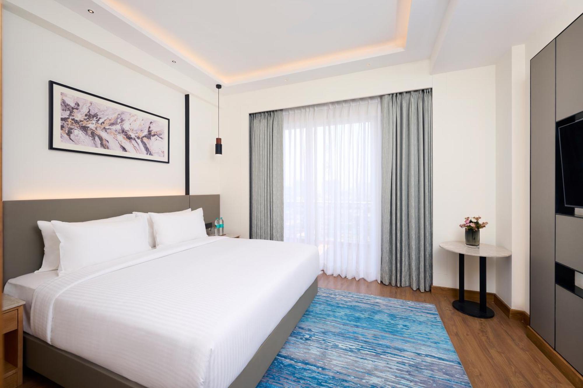 Iris Sarovar Portico グルガウン エクステリア 写真