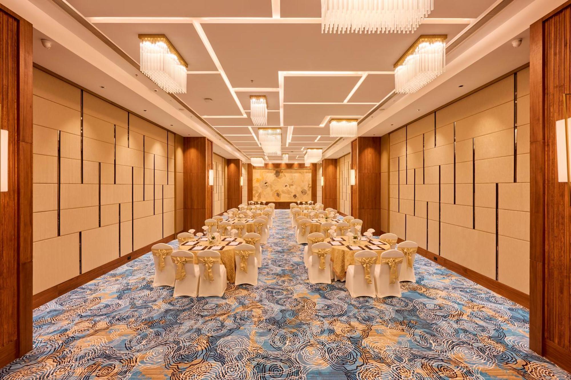 Iris Sarovar Portico グルガウン エクステリア 写真