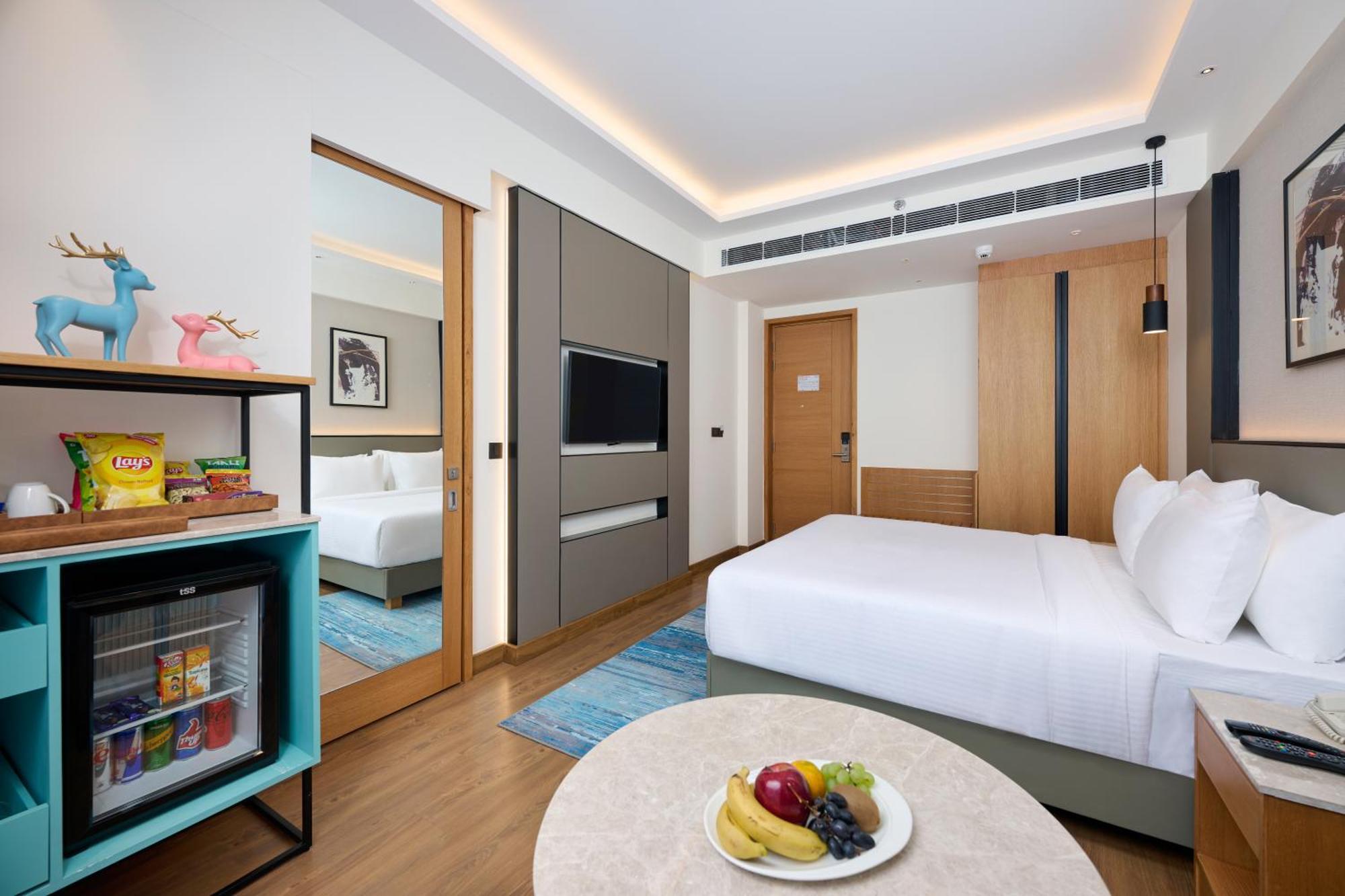 Iris Sarovar Portico グルガウン エクステリア 写真