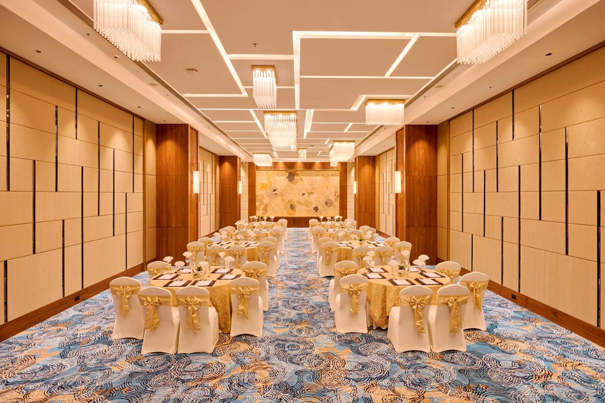 Iris Sarovar Portico グルガウン エクステリア 写真