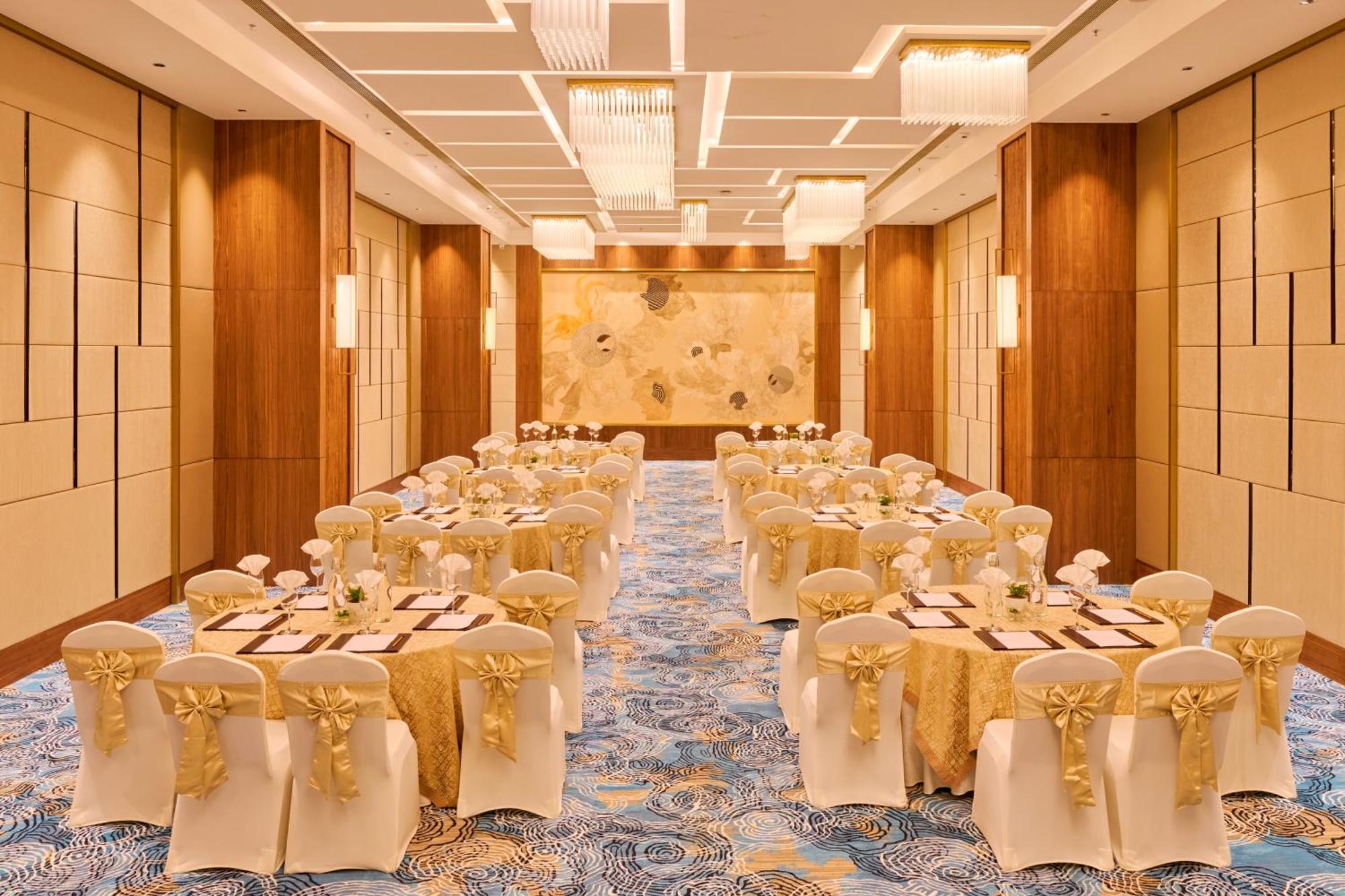 Iris Sarovar Portico グルガウン エクステリア 写真